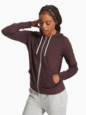 Vuori Halo Women’s Performance Hoodie in Chocolate Brown Small